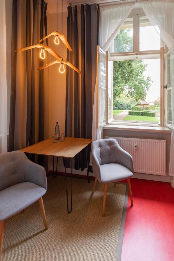 Hotel Kavaliershaus Krumke - Gaestehaus Im Schlosspark - Schluesselbox - Kein Tv Exteriér fotografie